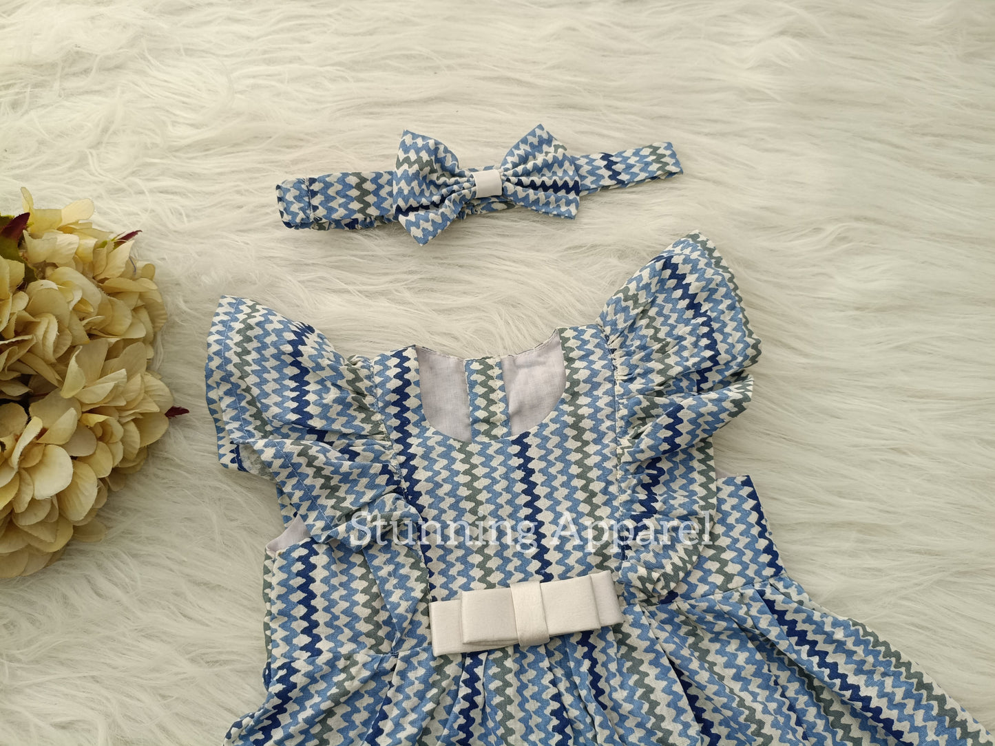 Ruffled style sleeveless casual frock