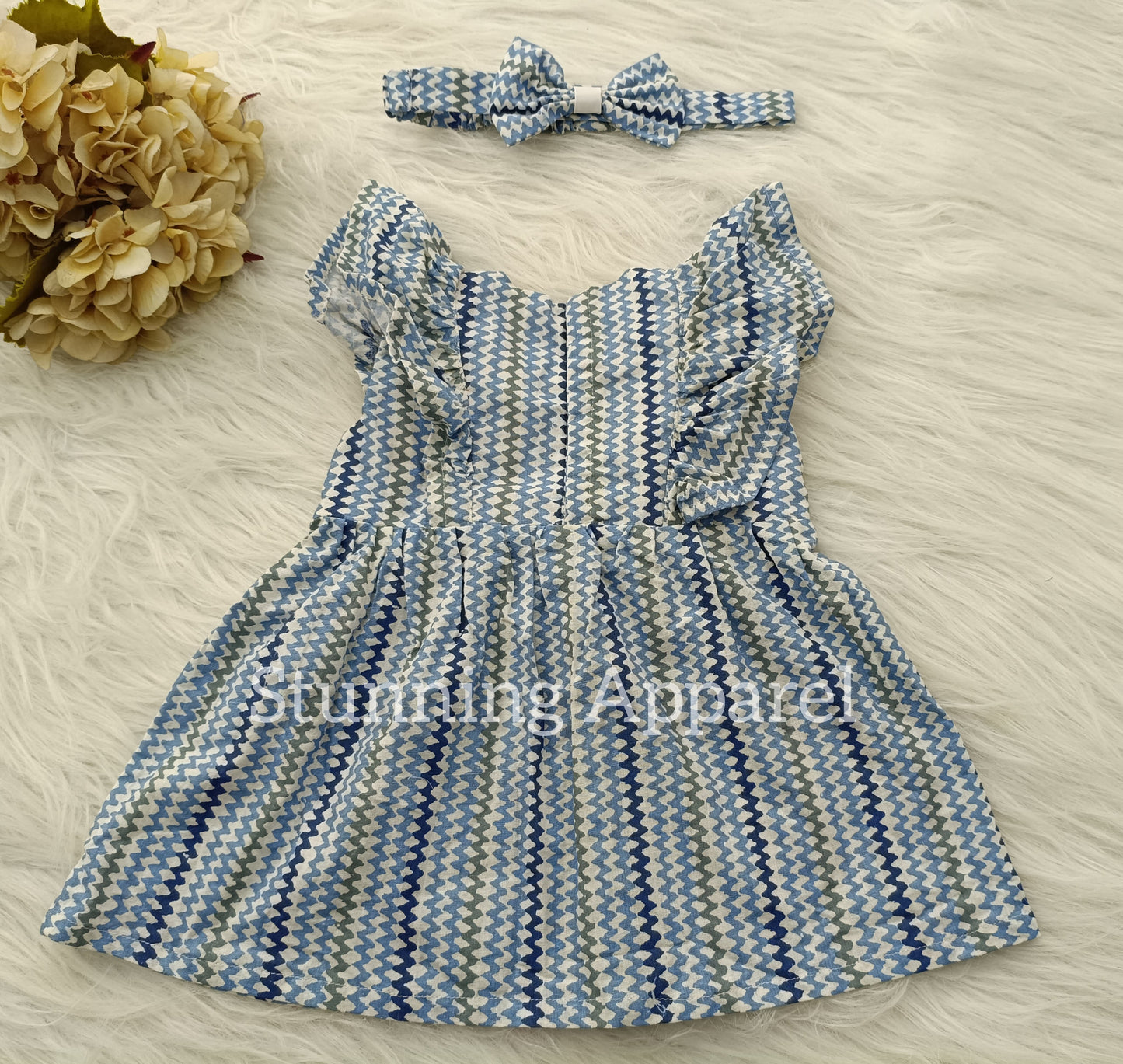 Ruffled style sleeveless casual frock
